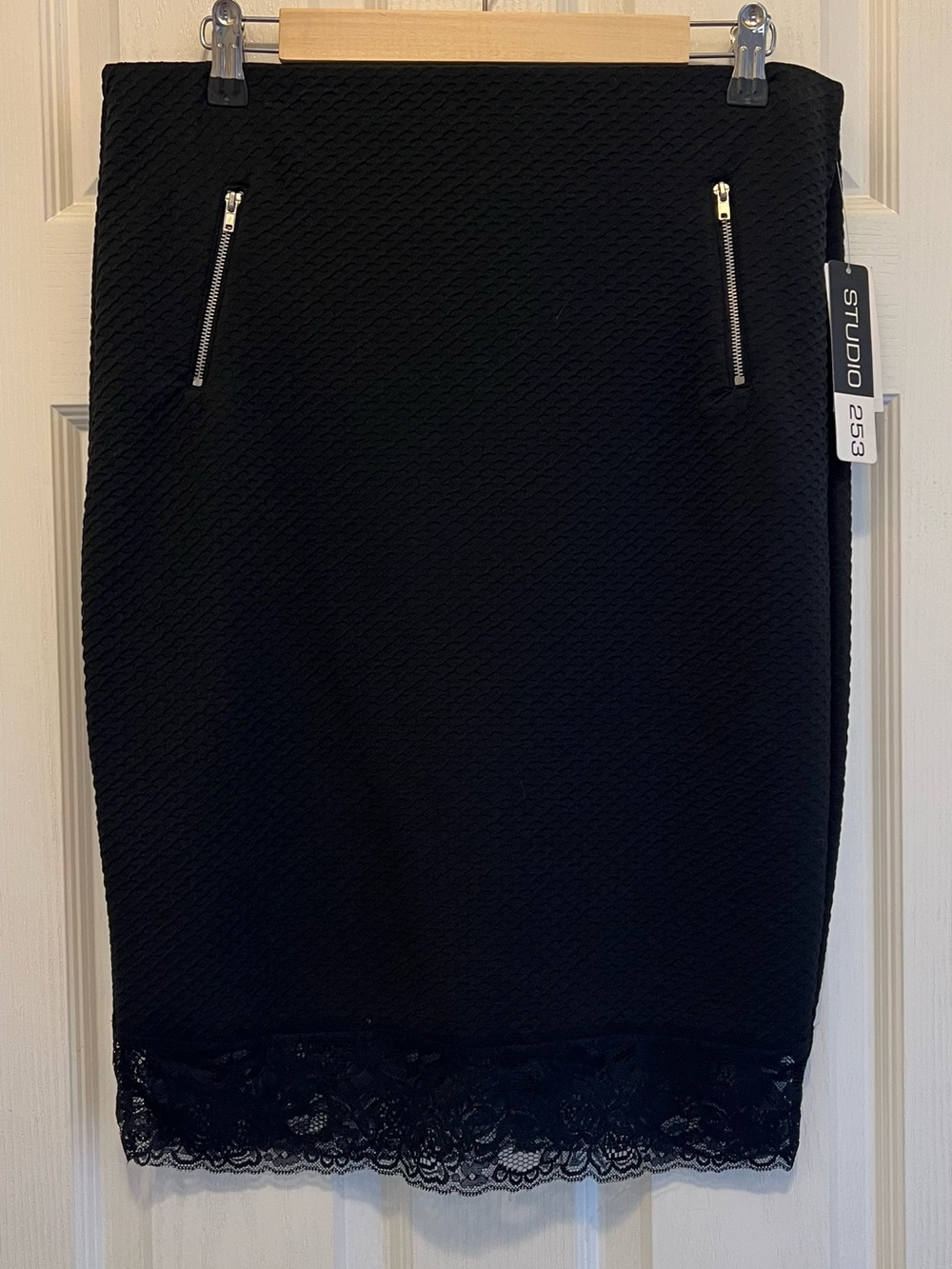 Studio 253 Black Lace-Hem Textured Pencil Skirt